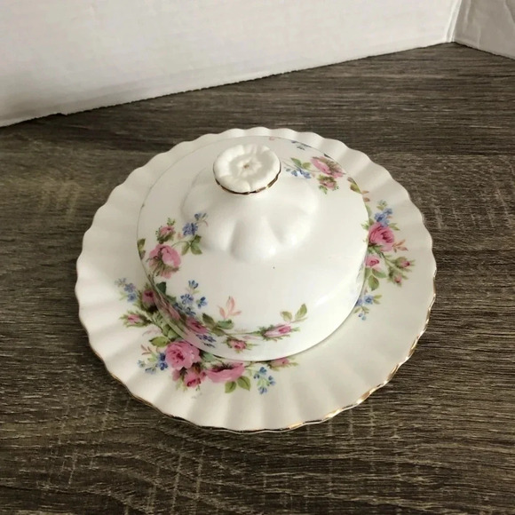 Vtg Royal Albert  Moss Rose Covered Butter Dish - Picture 1 of 10